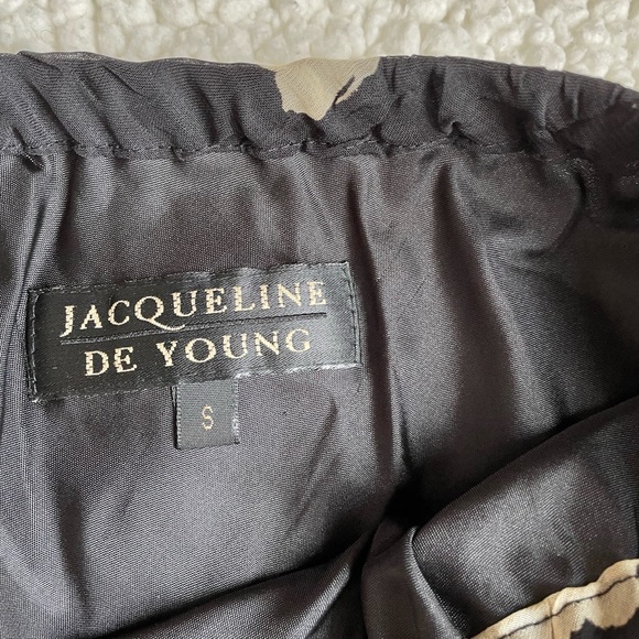 Beautiful floral skirts ,has lining the top of skirts is stretchy - Picture 4 of 9